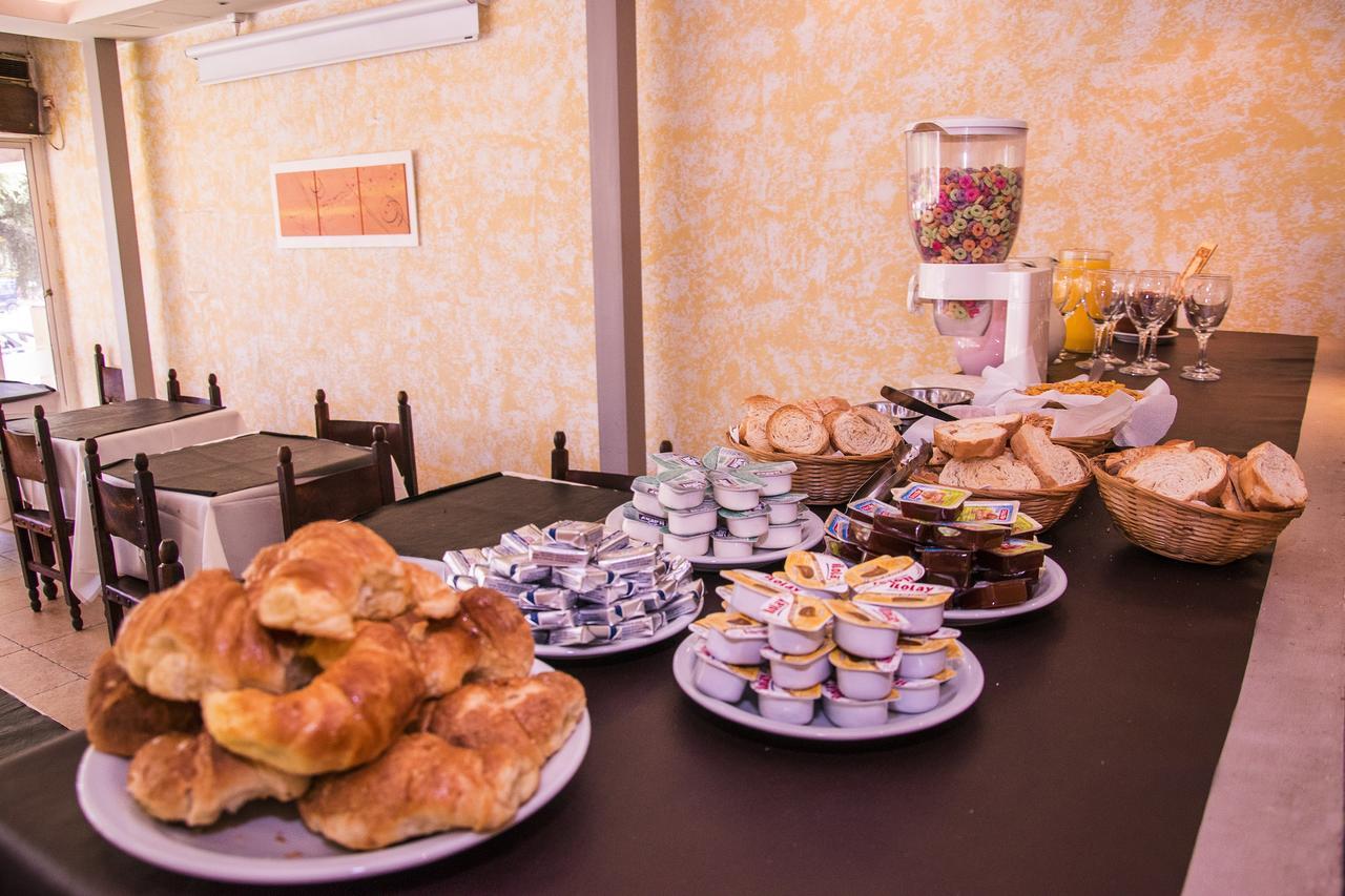 Hotel Saint Tropez Villa Carlos Paz Dış mekan fotoğraf